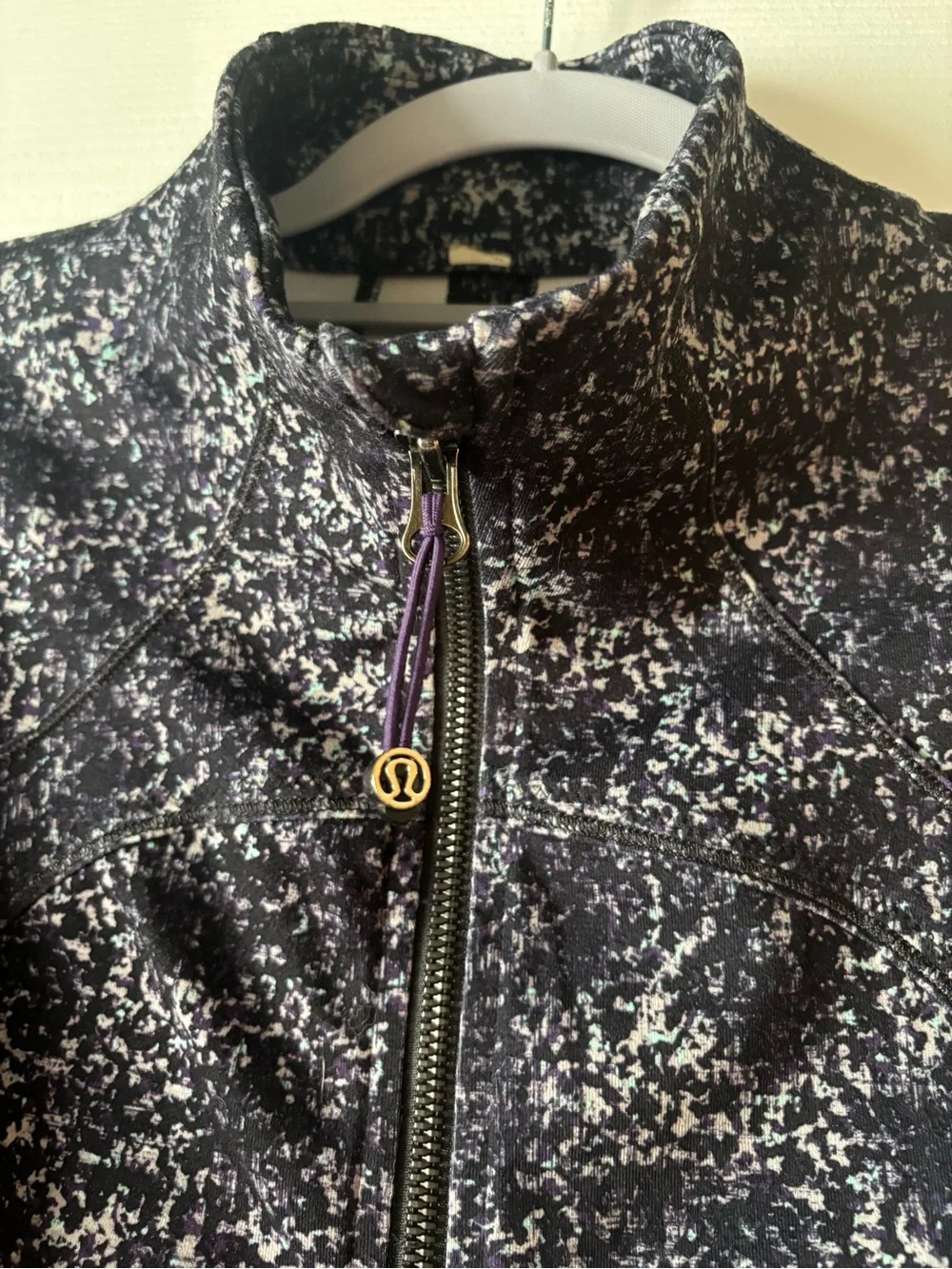 Lululemon Forme Jacket (Cuffins) Zip-Up. Size 8